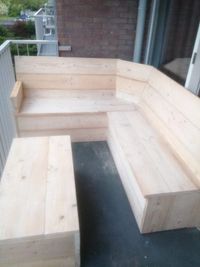 Hoekbank op maat met salontafel van Steigerhout